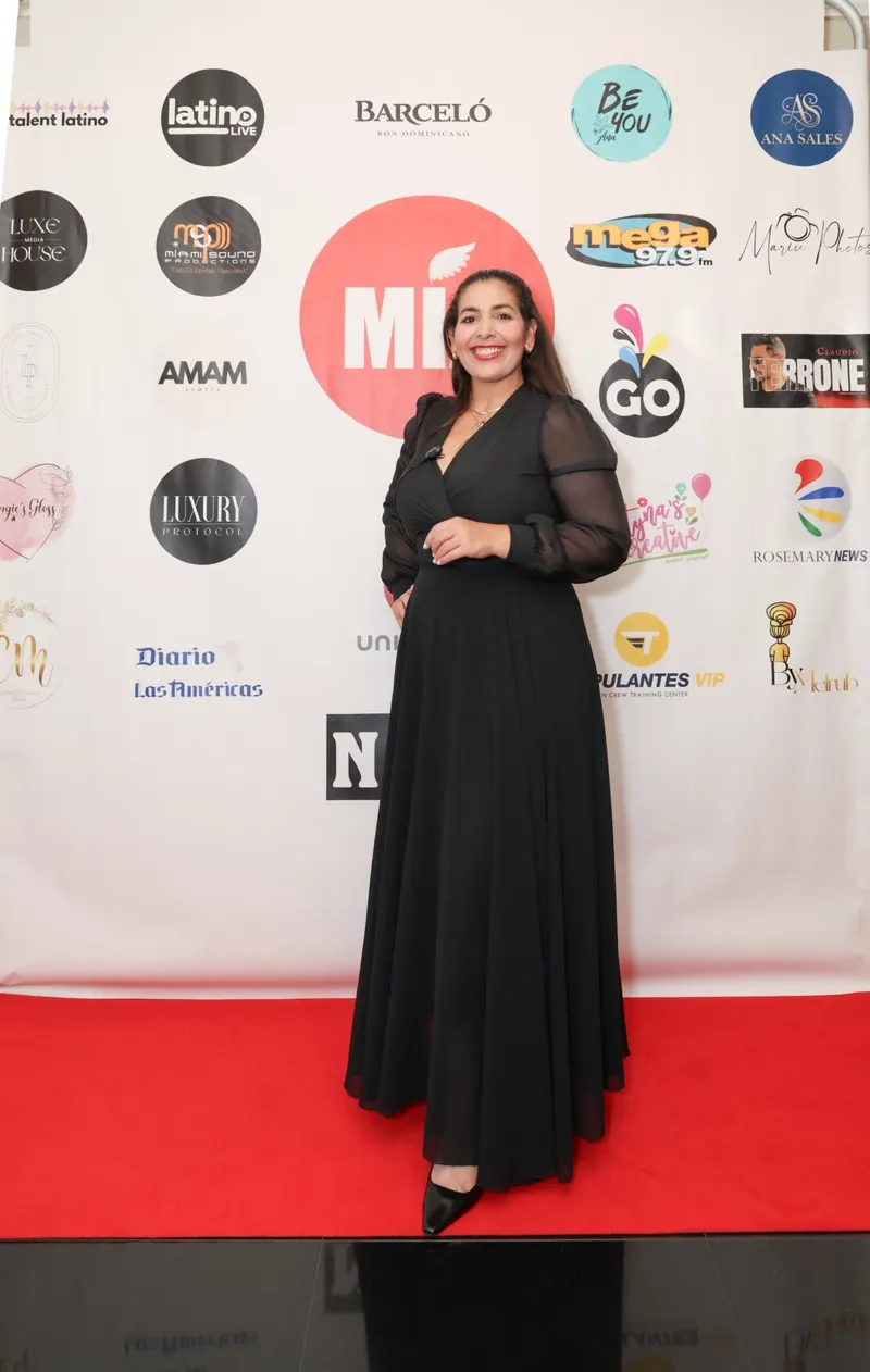 Invitada en la alfombra roja