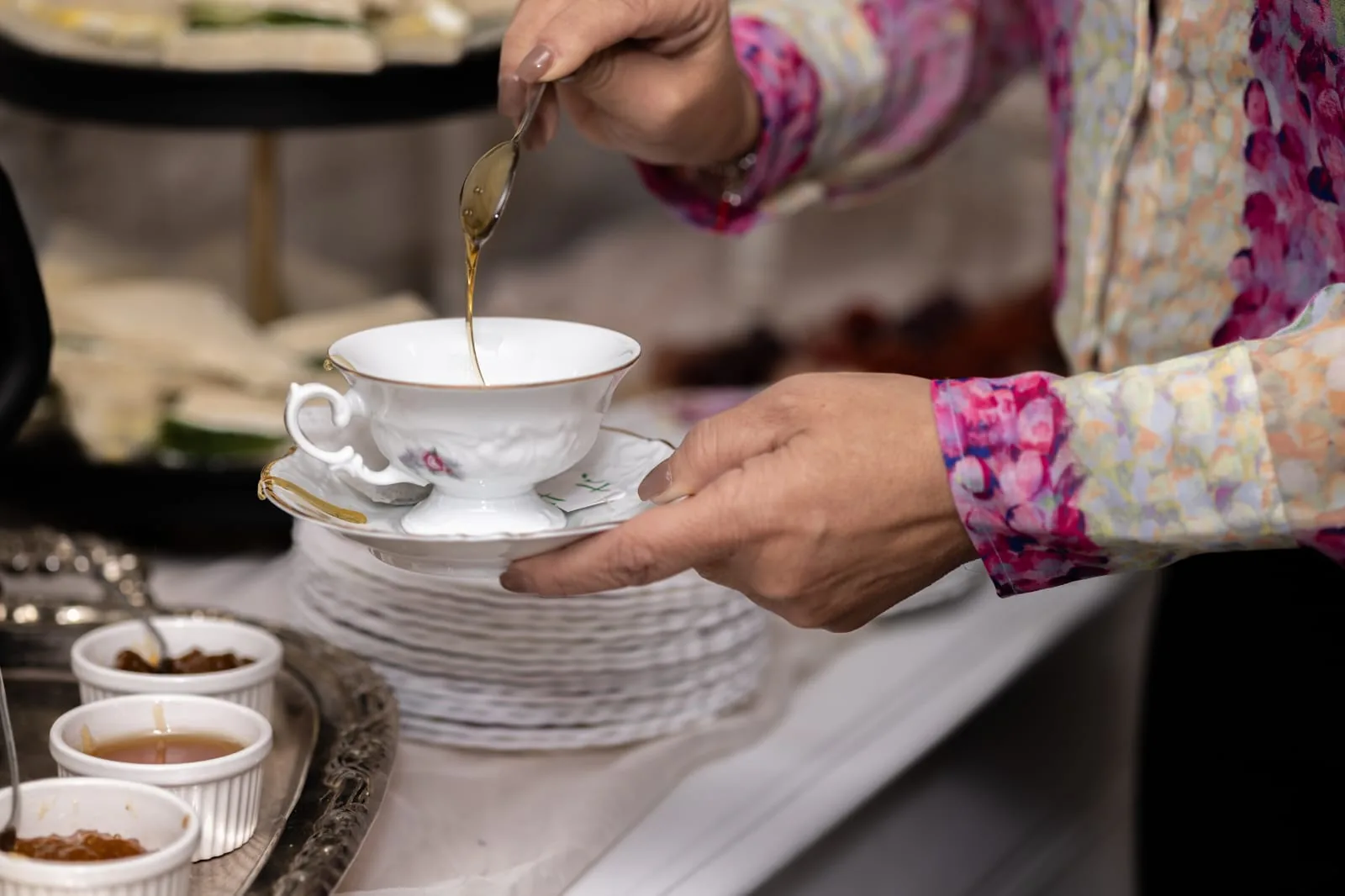 Servicio de té en un encuentro de la comunidad MIA